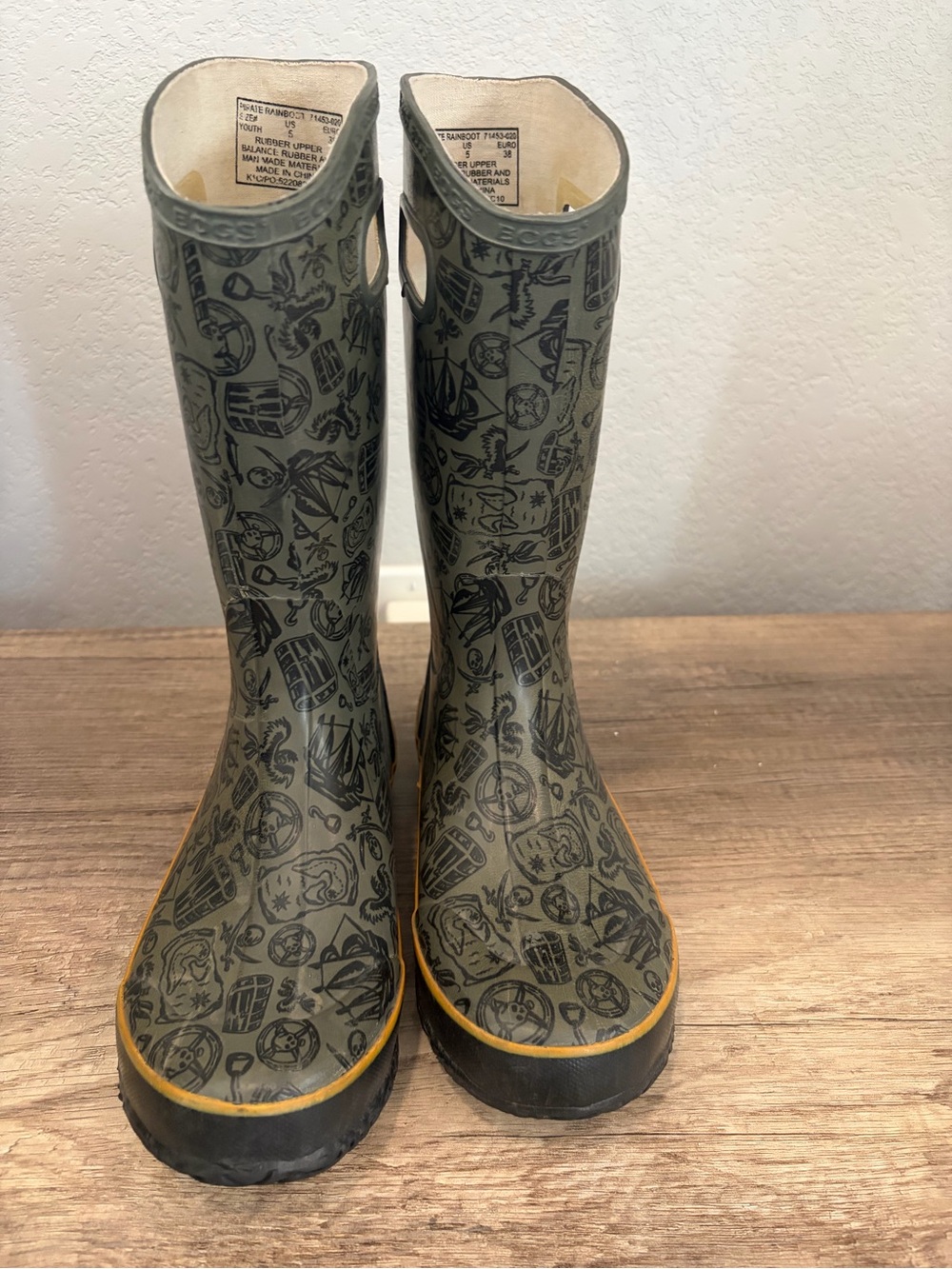 BOGS Pirate rain boots size 5Y